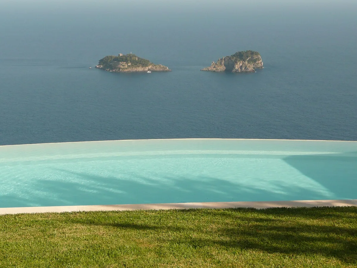 Piscina desbordante